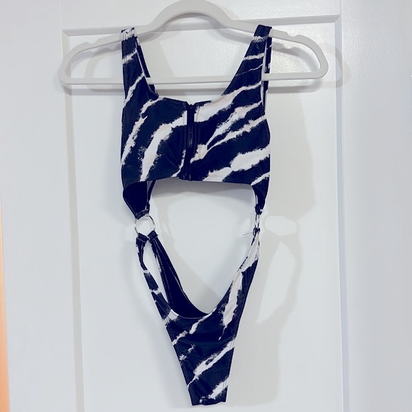 Matte Collection Riley Monokini - Picture 5 of 6